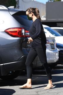 Jennifer Garner feet photo thumbnail