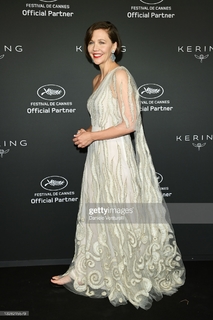 Maggie Gyllenhaal feet photo thumbnail
