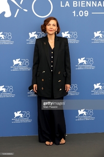 Maggie Gyllenhaal feet photo thumbnail