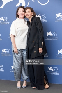 Maggie Gyllenhaal feet photo thumbnail