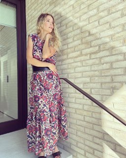 Luisana Lopilato feet photo thumbnail