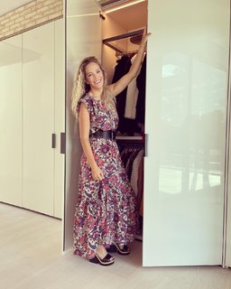 Luisana Lopilato feet photo thumbnail