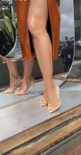 Katy Perry feet photo thumbnail