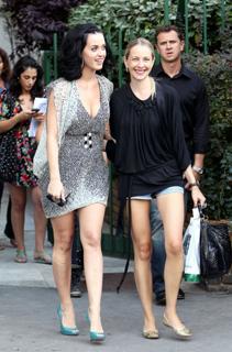 Katy Perry feet photo thumbnail