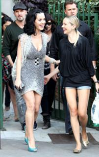 Katy Perry feet photo thumbnail
