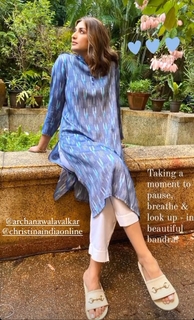 Sonali Bendre feet photo thumbnail