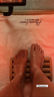 Shantel VanSanten feet photo thumbnail