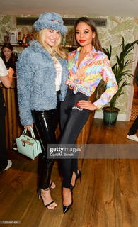 Pixie Lott feet photo thumbnail