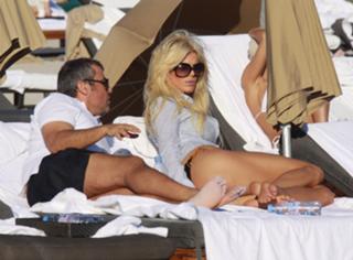 Victoria Silvstedt feet photo thumbnail