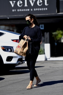 Jennifer Garner feet photo thumbnail
