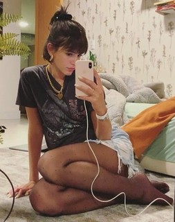 Bruna Marquezine feet photo thumbnail
