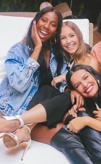 Carla Diaz feet photo thumbnail