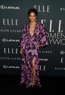 Halle Berry feet photo thumbnail