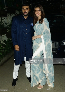 Kriti Sanon feet photo thumbnail