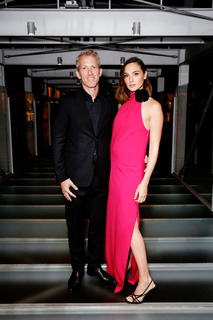 Gal Gadot feet photo thumbnail