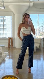 Kara Del Toro feet photo thumbnail