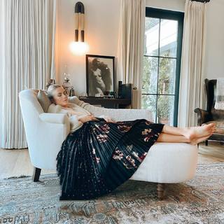 Julianne Hough feet photo thumbnail