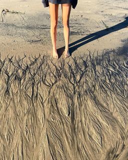 Kaia Gerber feet photo thumbnail