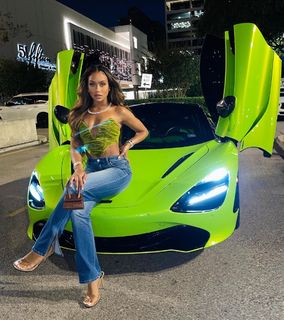 Jilly Anais feet photo thumbnail