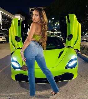 Jilly Anais feet photo thumbnail