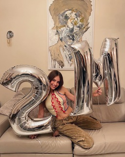 Xenia Tchoumitcheva feet photo thumbnail