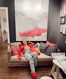 Larissa Manoela feet photo thumbnail
