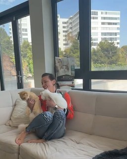 Katie Cassidy feet photo thumbnail