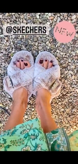 Brooke Burke feet photo thumbnail