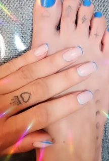 Nicole Neumann feet photo thumbnail