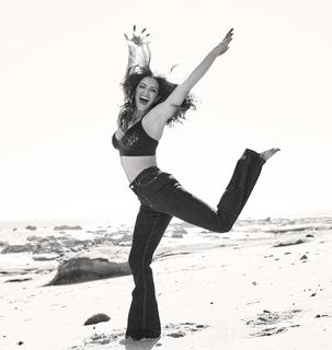 Katharine McPhee feet photo thumbnail