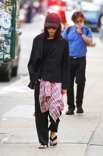 Zoë Kravitz feet photo thumbnail