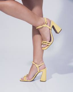Carla Diaz feet photo thumbnail