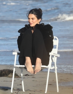 Kendall Jenner feet photo thumbnail