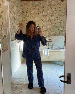 Ashley Tisdale feet photo thumbnail