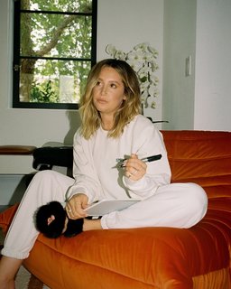 Ashley Tisdale feet photo thumbnail