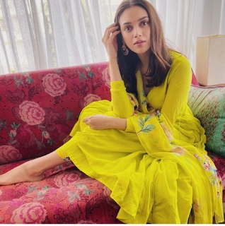Aditi Rao Hydari feet photo thumbnail