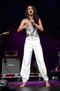Selena Gomez feet photo thumbnail