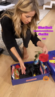 Elena Santarelli feet photo thumbnail
