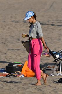 Alessandra Ambrosio feet photo thumbnail