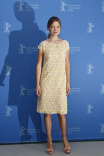 Léa Seydoux feet photo thumbnail