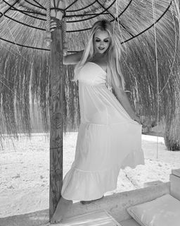 Daniela Katzenberger feet photo thumbnail