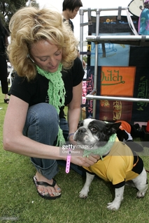 Virginia Madsen feet photo thumbnail