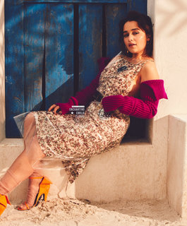 Emilia Clarke feet photo thumbnail