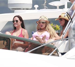 Jessica Simpson feet photo thumbnail