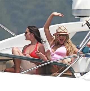 Jessica Simpson feet photo thumbnail