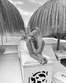 Daniela Katzenberger feet photo thumbnail
