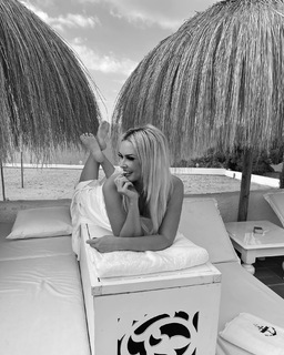 Daniela Katzenberger feet photo thumbnail