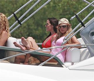 Jessica Simpson feet photo thumbnail