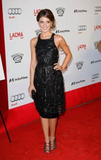 Shenae Grimes-Beech feet photo thumbnail
