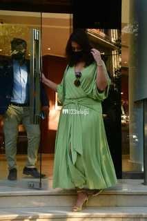 Ileana D'Cruz feet photo thumbnail
